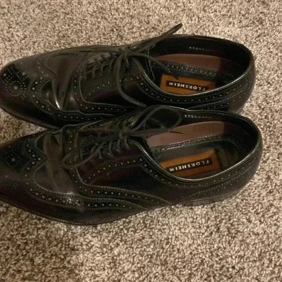 Florsheim men’s black leather Oxford style shoes size 10 - great condition main image 4